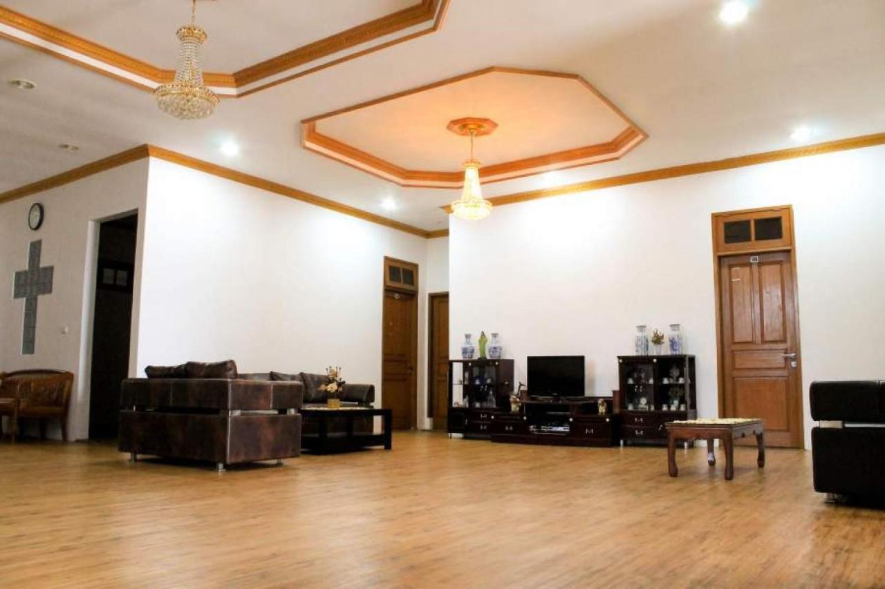 Villa Bukit Berkat Богор Экстерьер фото